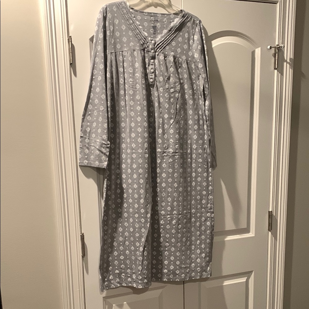 Croft & Barrow Long Gray with White Long Sleeve Nightgown